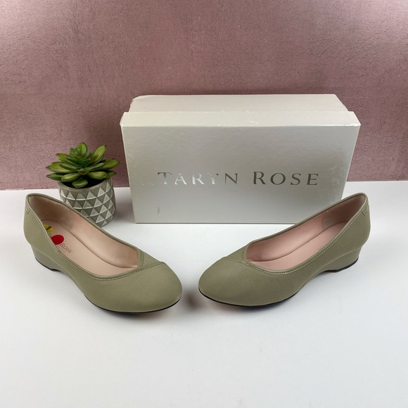 Taryn Rose Felicity Solid Beige Stretch Fabric Shoes Kitten Heels Women Size 6 - Picture 1 of 9